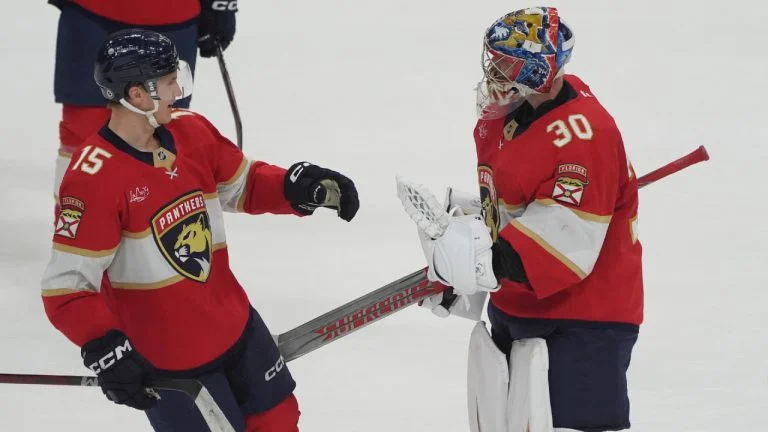 NHL roundup: Panthers edge Penguins in shootout, Blackhawks and Blues score four in home victories