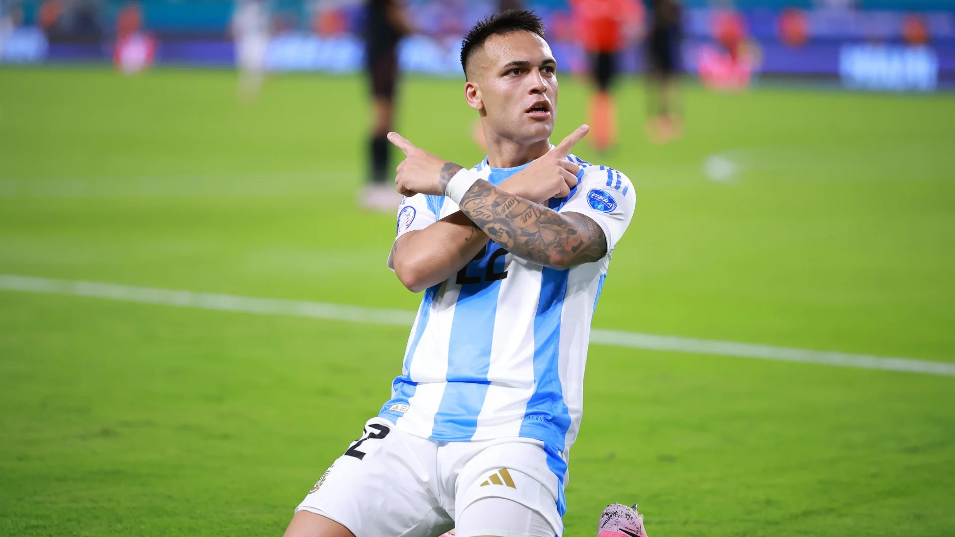 Martinez scores brace as Argentina defeat exiting Peru in Copa América