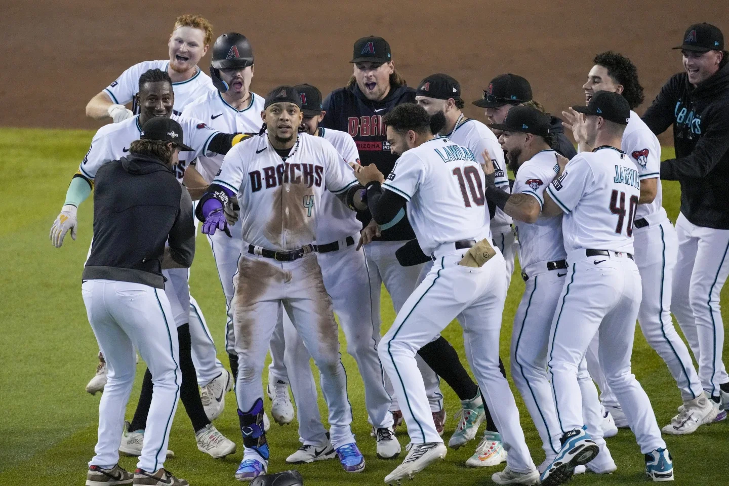 Diamondbacks Stifle Phillies' Offense in Game 3, Narrowing NLCS Lead