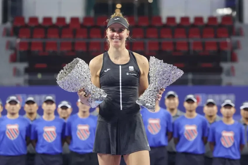 Beatriz Haddad Maia edges Qinwen Zheng in close affair to win Zhuhai title; claims doubles title with Veronika Kudermetova to complete the sweep