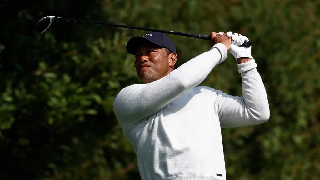 Woods struggles on PGA return as Cantlay leads Genesis Invitational