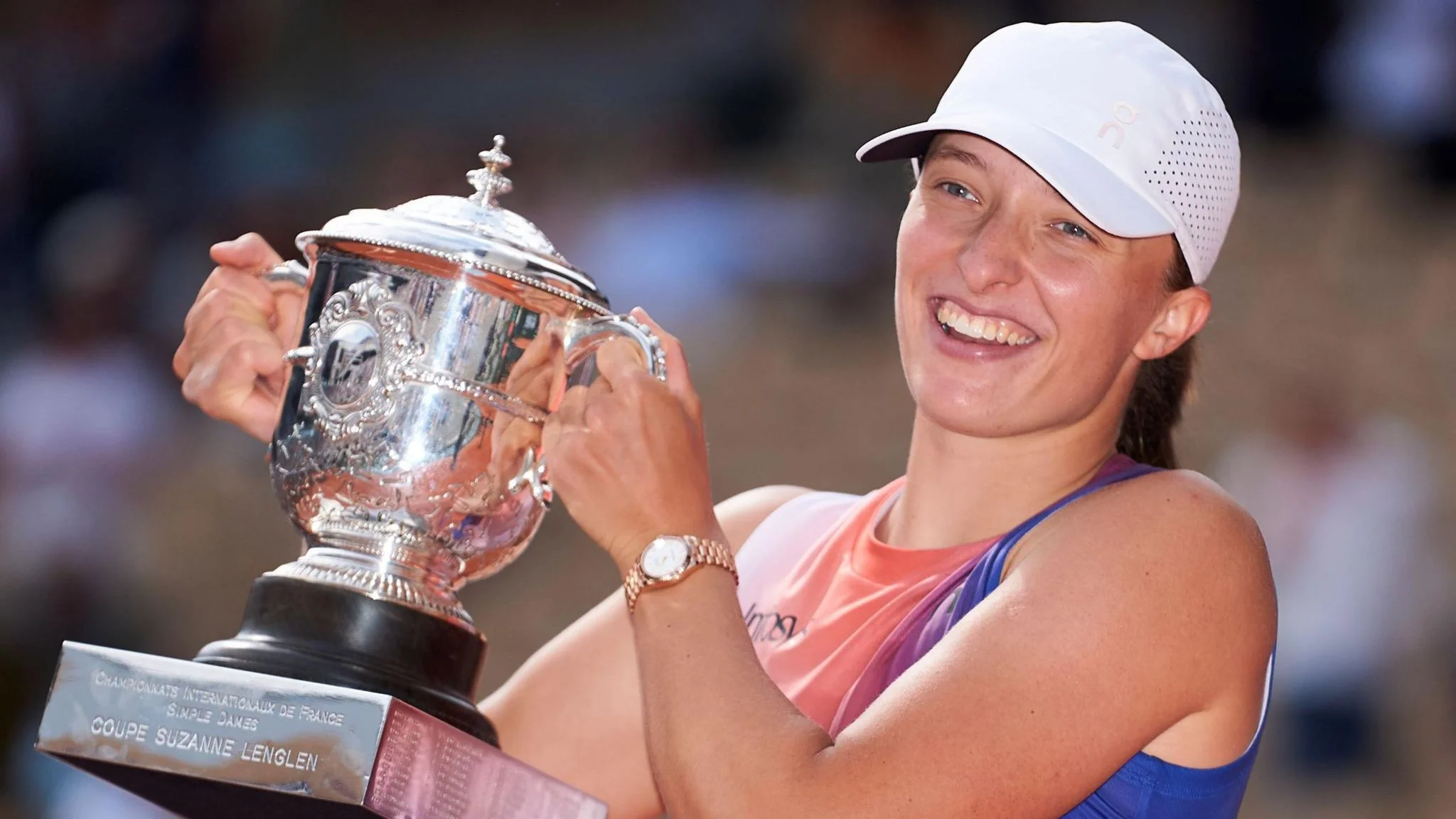 Swiatek defeats Paolini to clinch third consecutive French Open crown