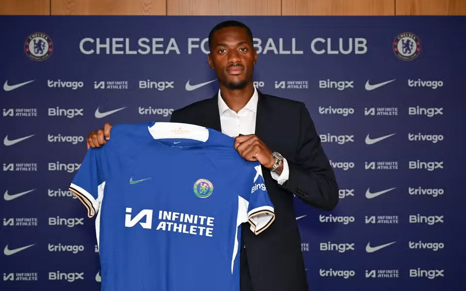 Chelsea sign defender Tosin Adarabioyo from Fulham on free transfer