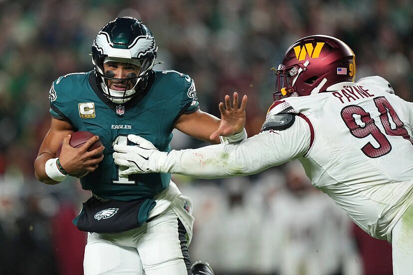 Jalen Hurts overcomes injury scare to guide Eagles to 26-18 victory over Commanders