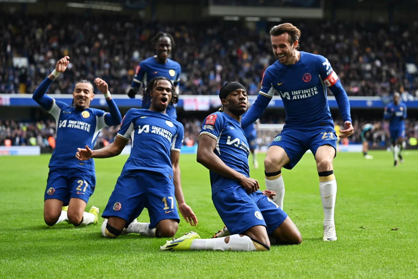 Chelsea survive Leicester scare to book place in FA Cup semi-finals