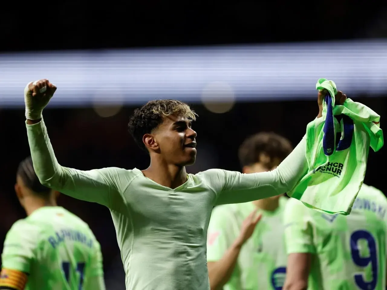 Atletico Madrid 2-4 Barcelona: Barca pull off stunning late comeback to defeat fellow title rivals