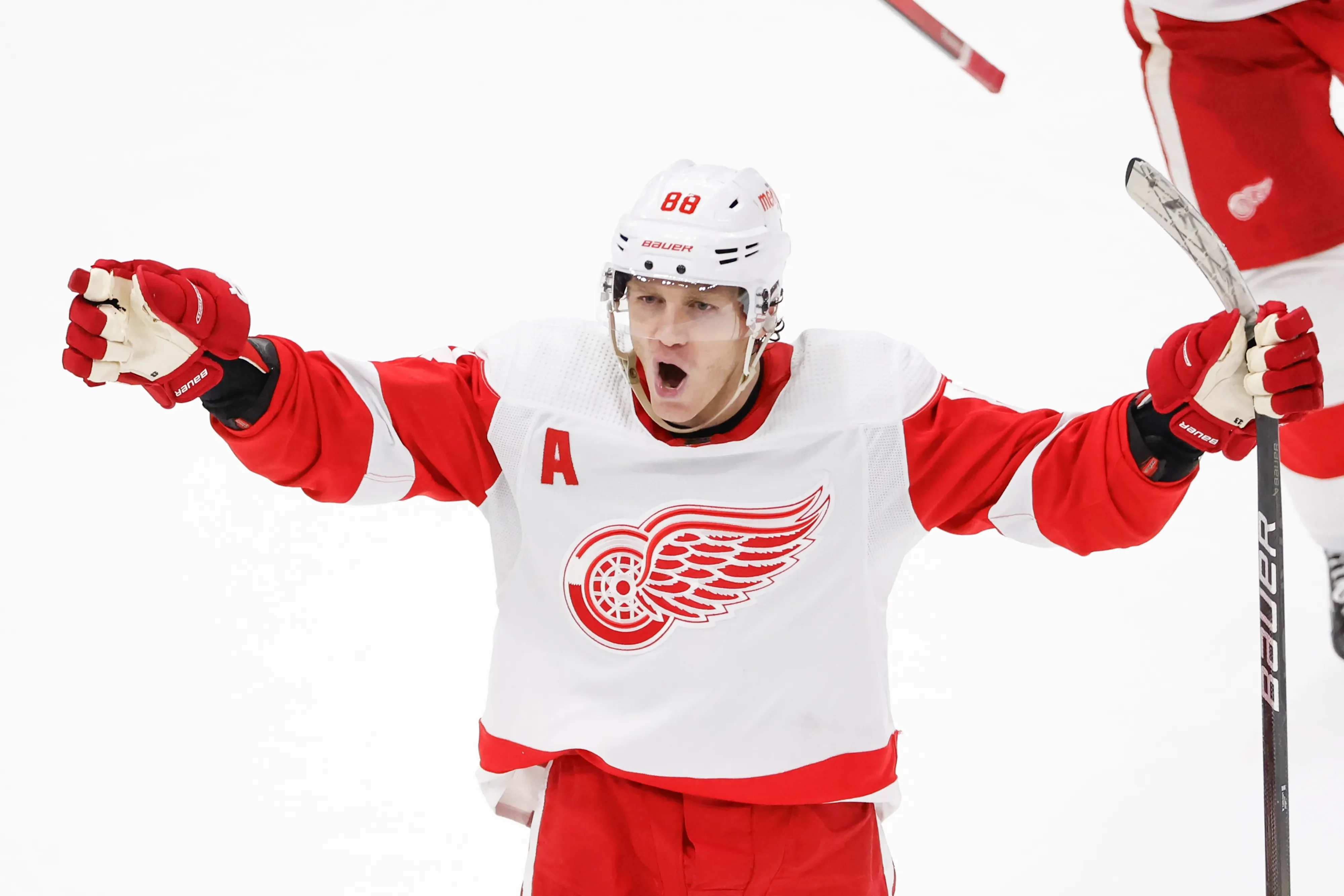 NHL roundup: Patrick Kane nets OT winner for Wings in return to Chicago