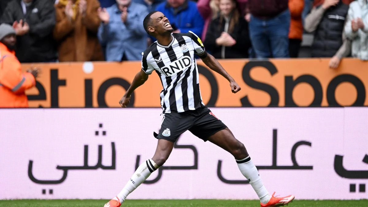 Newcastle 4-0 Tottenham: Isak double sees Magpies dent Spurs top four hopes