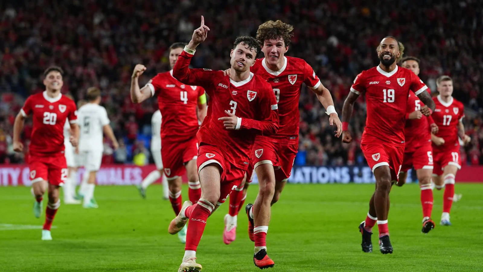 Williams strikes after red card as Wales beat Norway 2-1
