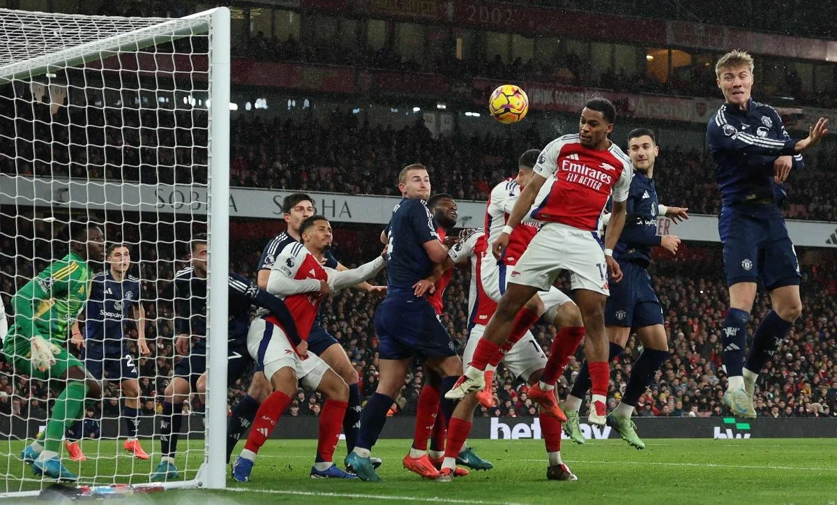 Arsenal 2-0 Manchester United: Gunners rely on corner prowess to defeat Red Devils and close in on Liverpool