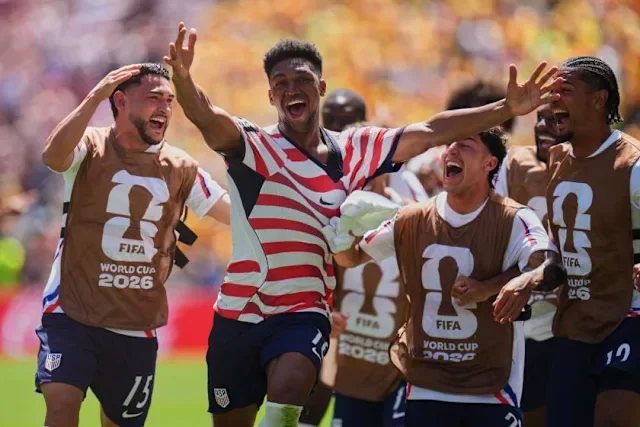 USA beat Australia 2-0 to reach World Cup knockout stage