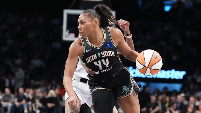 Laney-Hamilton Shines in Liberty's Victory Over Lynx, Evening WNBA Finals 1-1