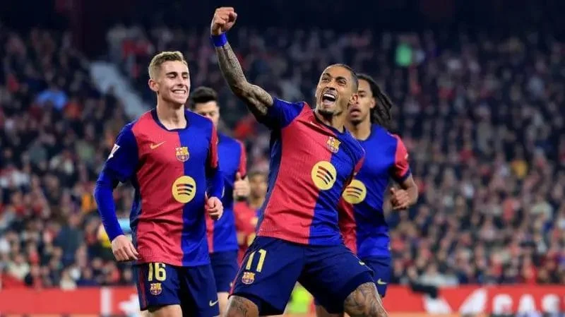 Sevilla 1-4 Barcelona: 10-man Barca cruise past hosts to close in on league leaders