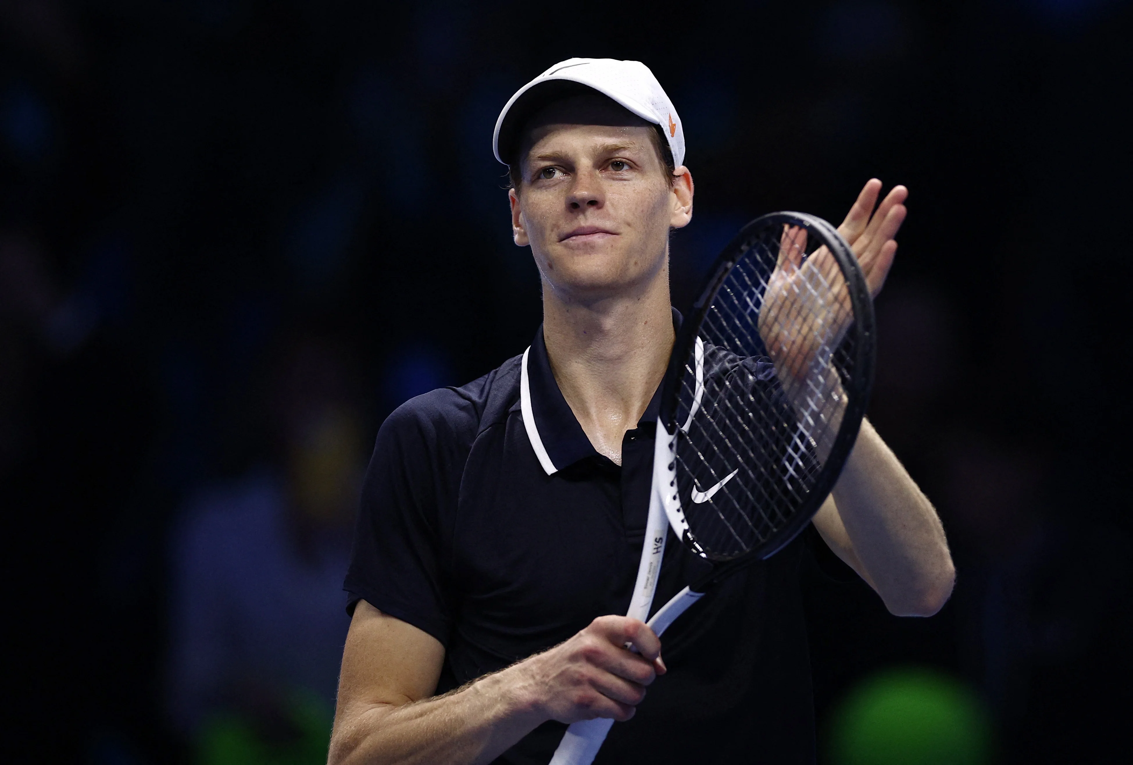 Sinner breezes past De Minaur to begin his ATP Finals title bid