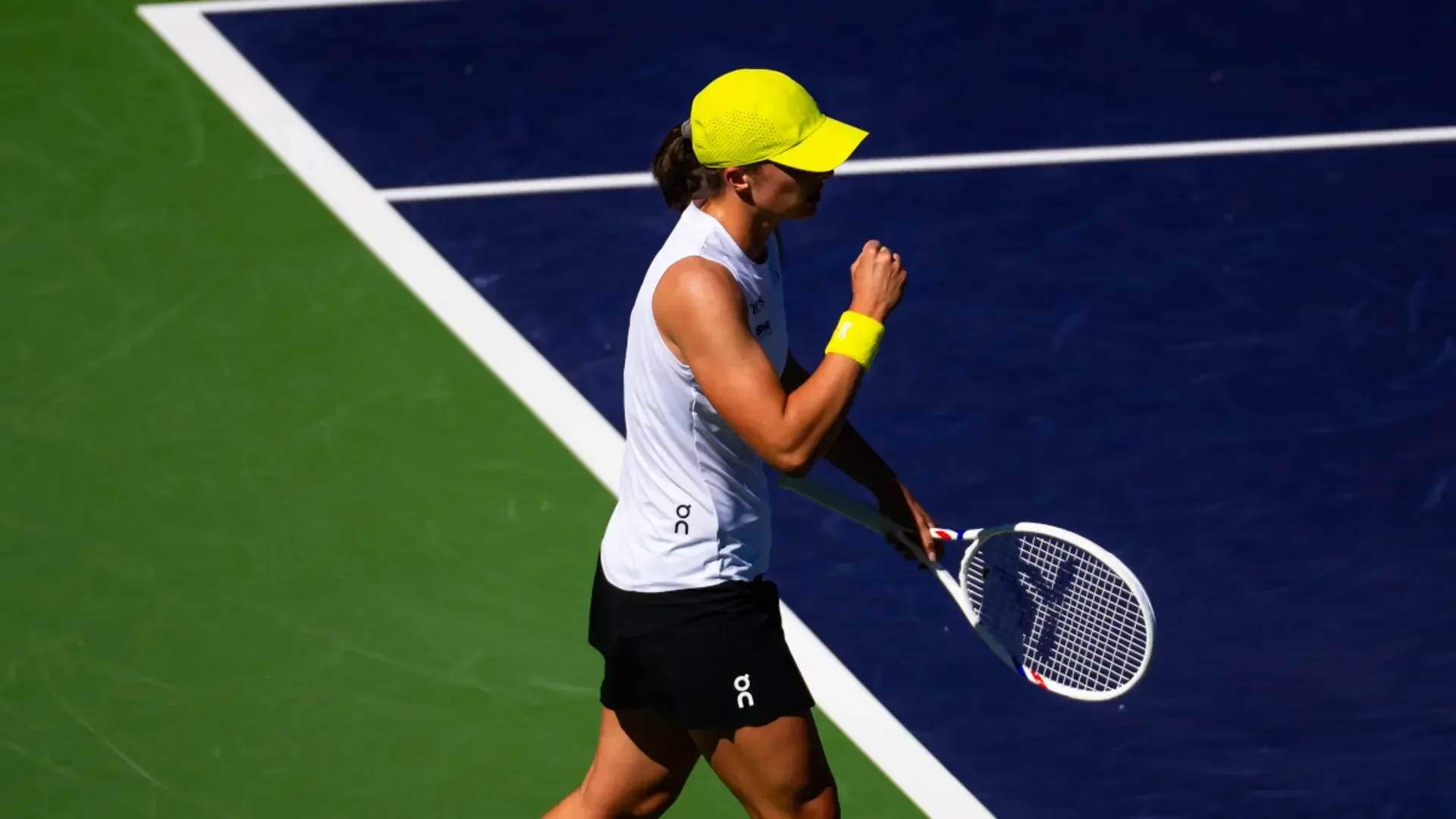 Swiatek eases past Yamstreska at Indian Wells, Tsitsipas advances