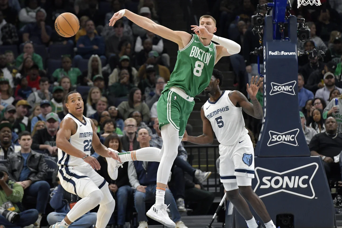 Kristaps Porzingis' dunk secure victory for the Boston Celtics