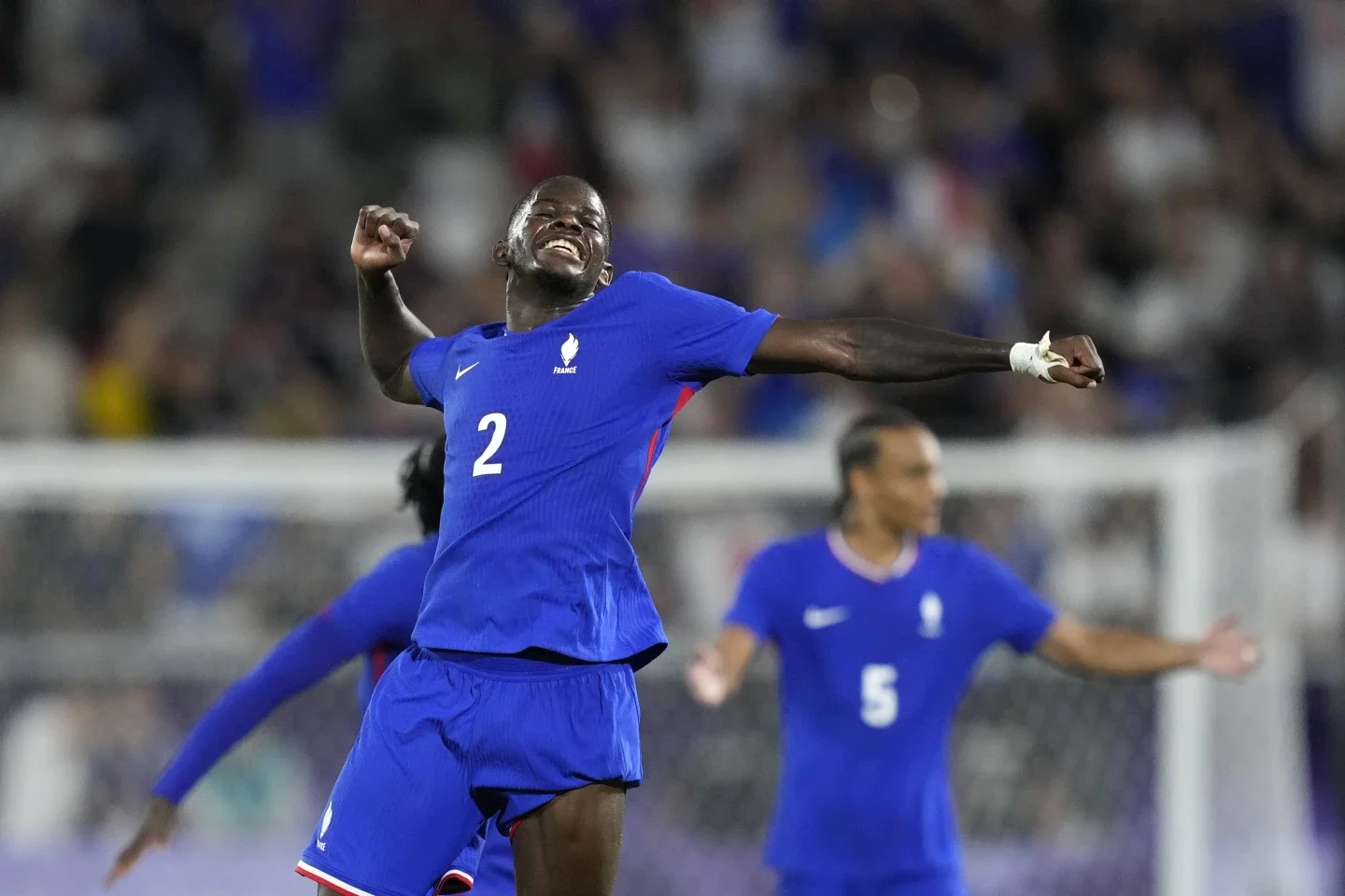 France reach Olympic semi-finals after downing rivals Argentina