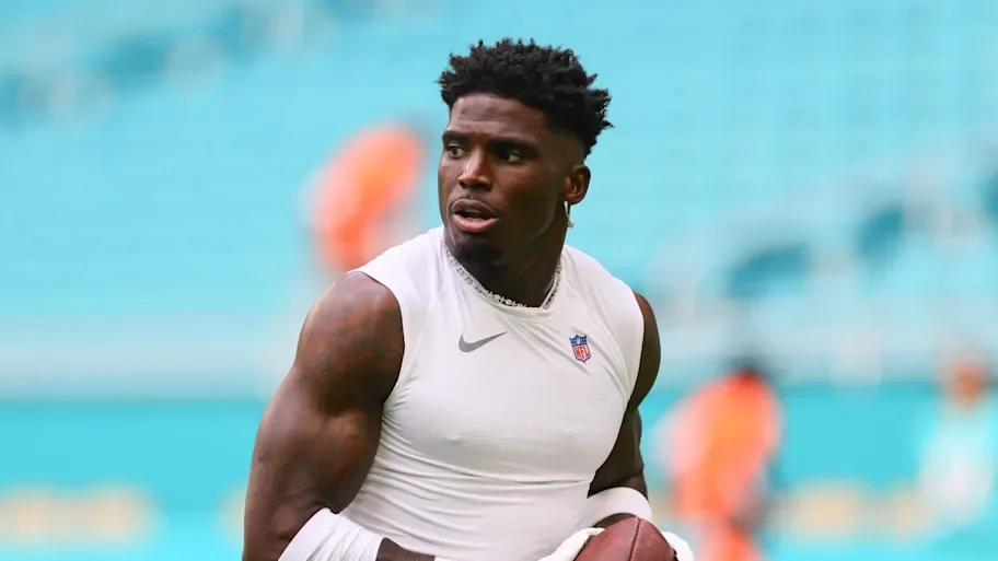 Miami Dolphins' Tyreek Hill detained for driving violation as police order review