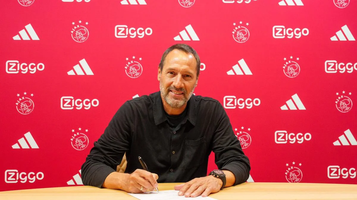 Ajax appoints Van't Schip as New Manager