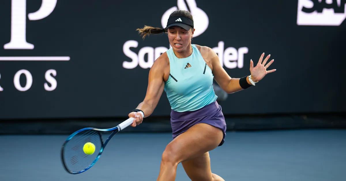 Jessica Pegula stuns world No. 1 Aryna Sabalenka; advances to WTA Finals semi-finals.