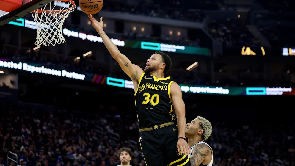 Curry leads Warriors to 118-112 victory over Spurs