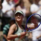 Anna Kalinskaya battles past Potapova to reach French Open quarter-finals