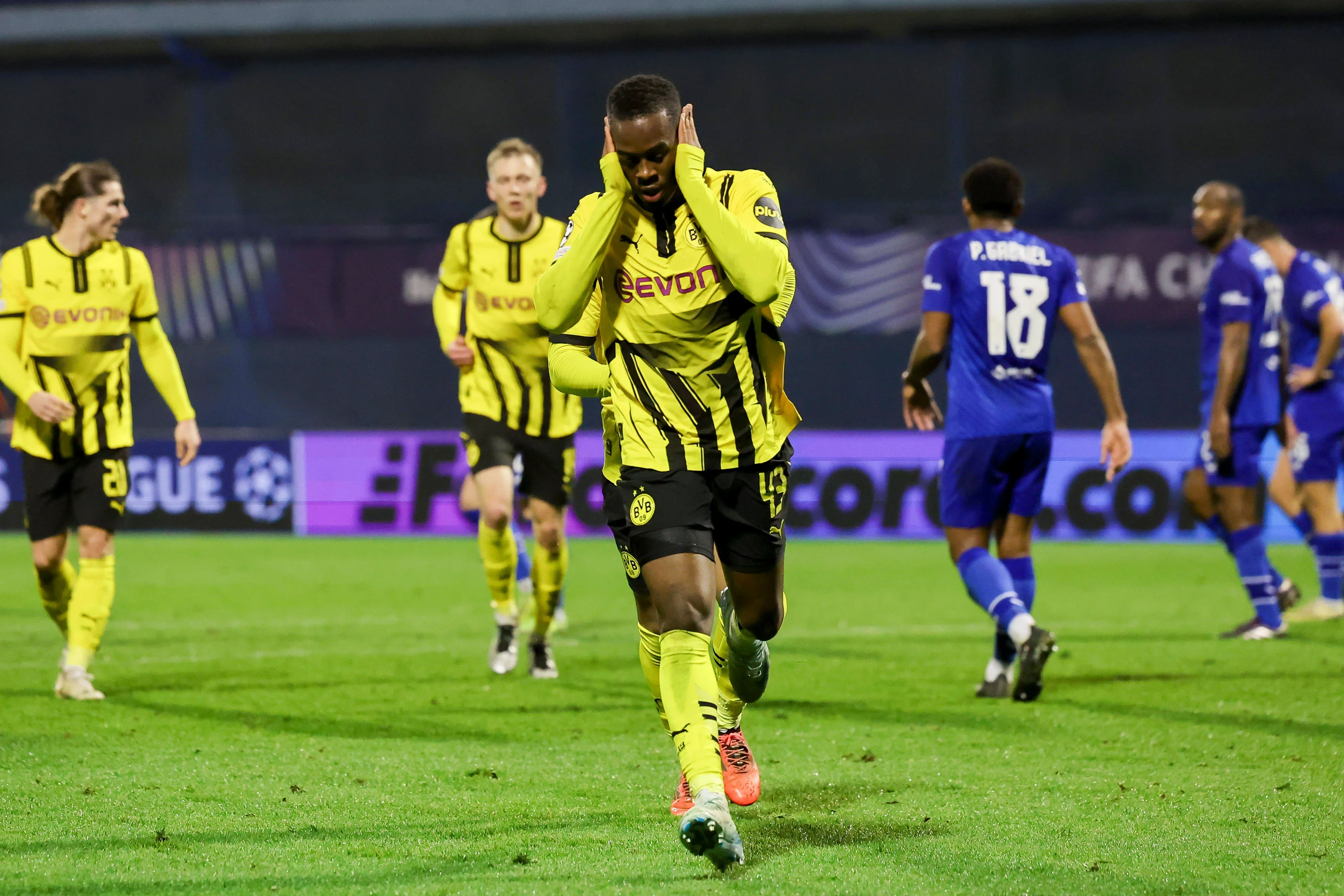 Dinamo Zagreb 0-3 Borussia Dortmund: Gittens on target as Dortmund climb to Champions League top four