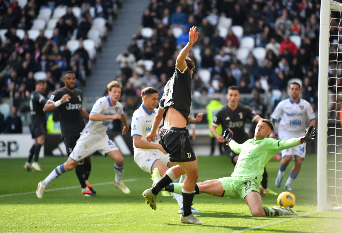 Juventus 3-2 Frosinone: Late Rugani strike sees Juve win five goal thriller to keep pace with league leaders