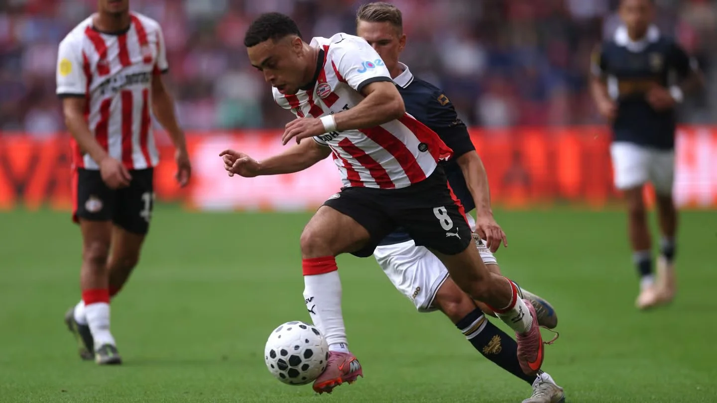 Eredivisie Round-Up: PSV stay perfect, Ajax frustrated, Holtby shines on NAC Breda debut