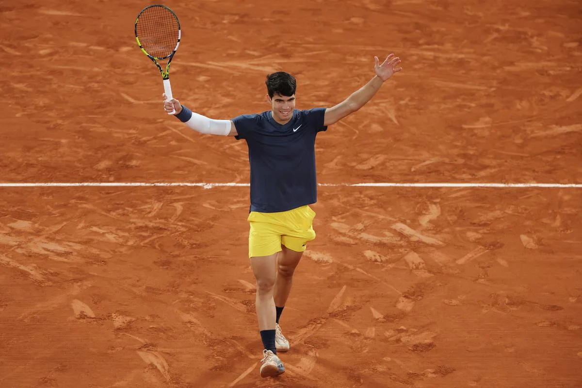 Alcaraz crushes Tsitsipas to book Sinner semi-final at French Open