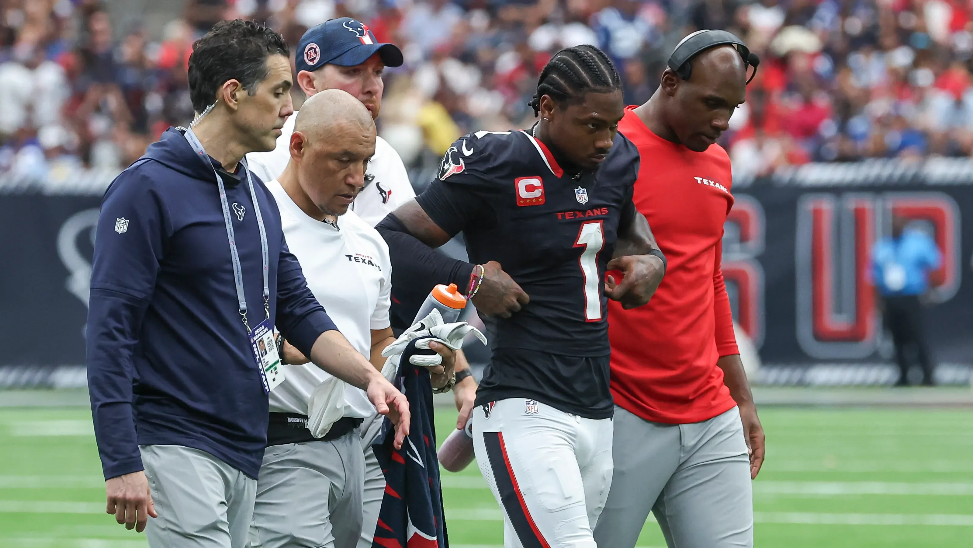Texans WR Stefon Diggs to miss rest of season with torn ACL