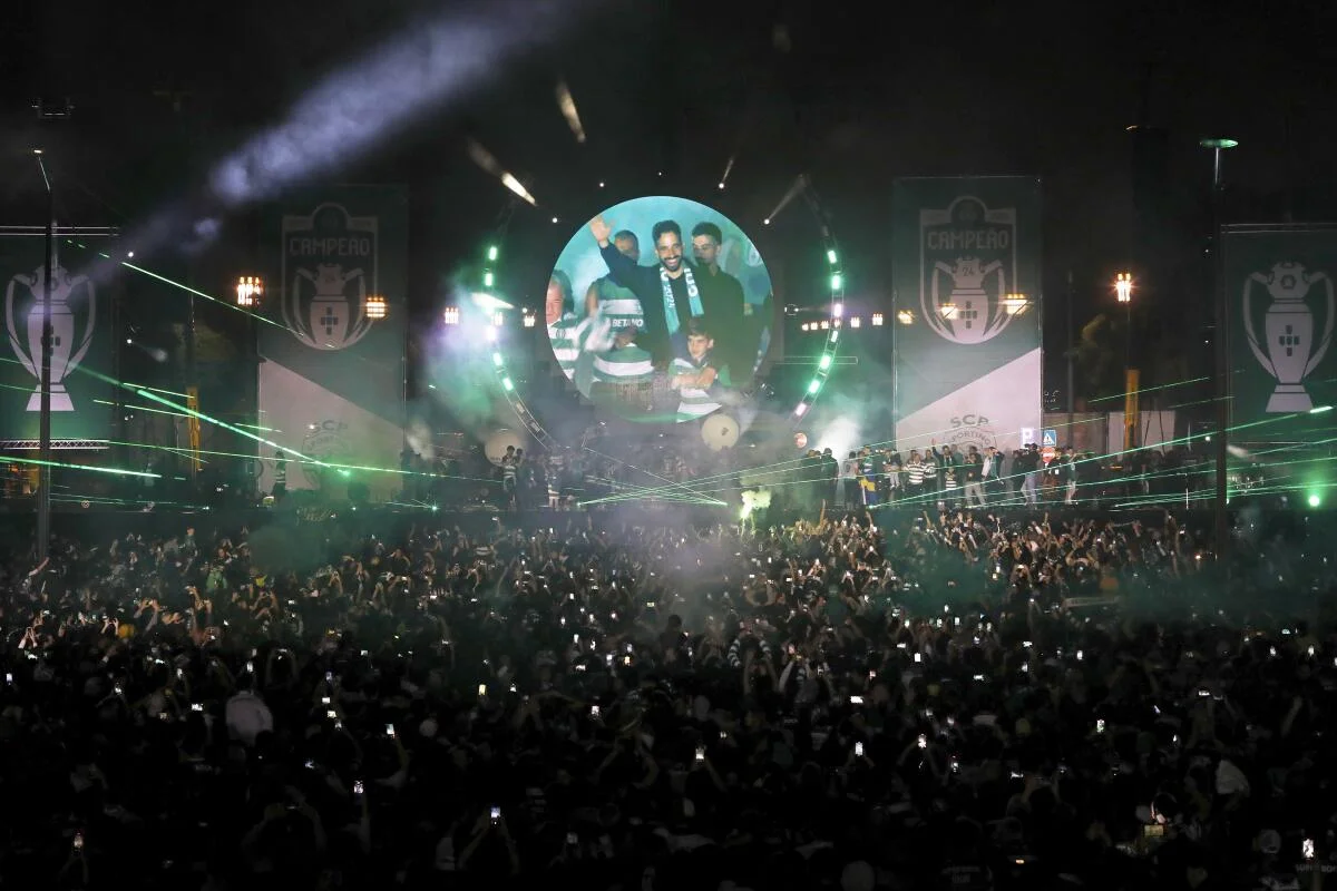 Elated Sporting Lisbon fans celebrate Liga Nos title