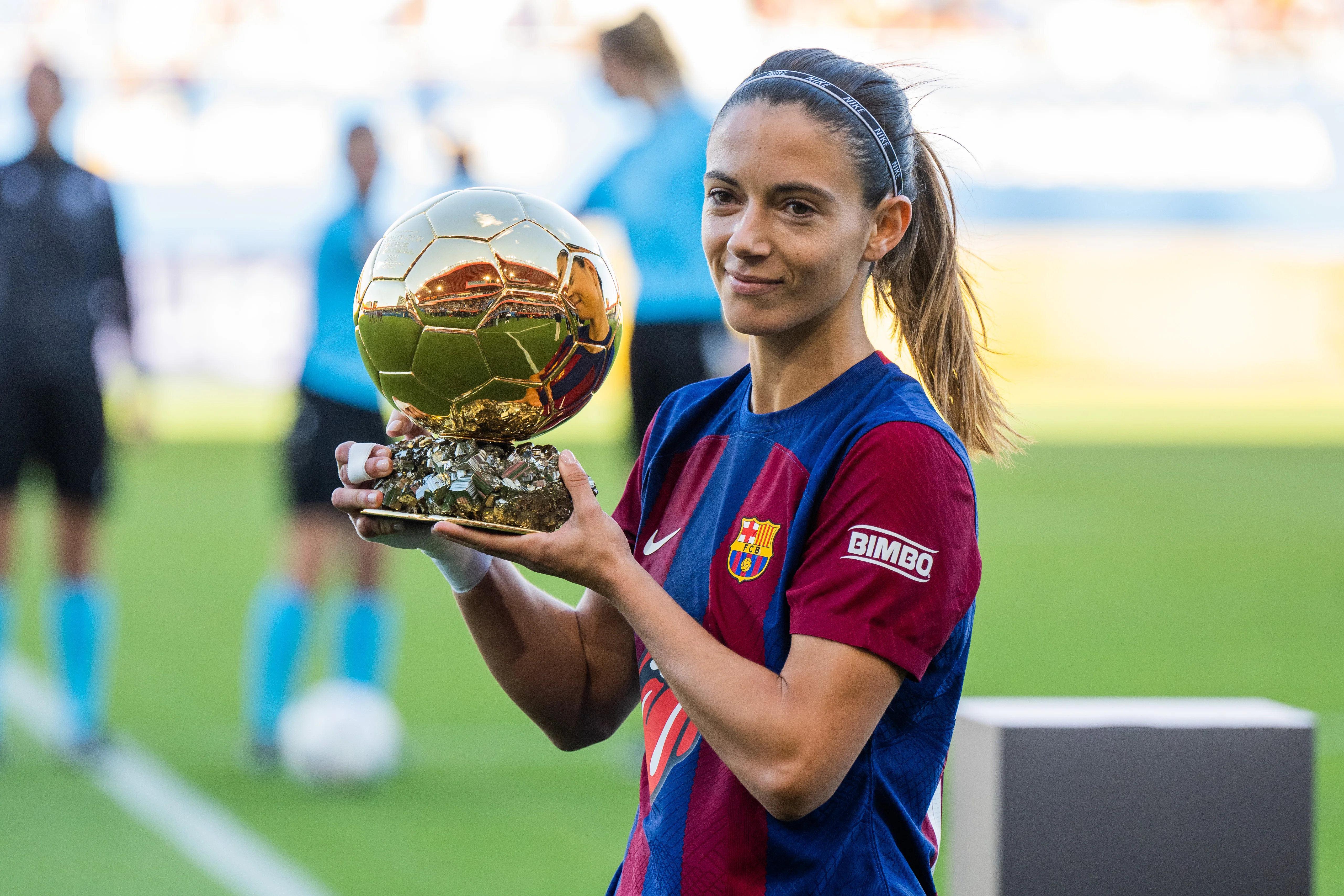 Liga F: Barcelona rout Sevilla as Aitana Bonmati presents her Ballon d'Or trophy to Johann Cruyff crowd