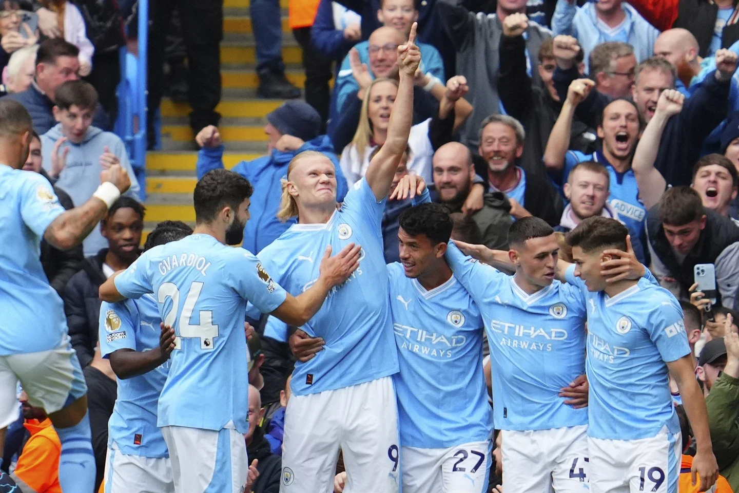 Manchester City Secures 2-0 Win Over Nottingham Forest Despite Rodri's Red Card