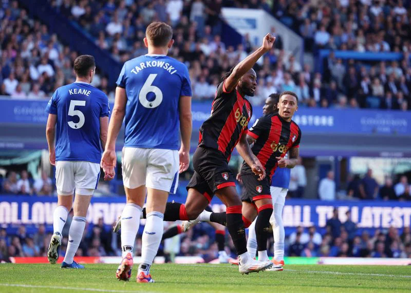 Everton 2-3 Bournemouth: Toffees suffer late collapse as Cherries snatch Goodison win