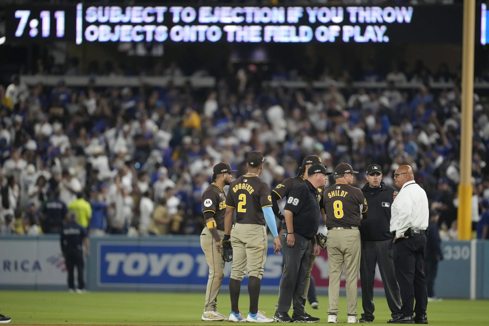 Dodger Stadium fans disrupt the Padres' 10-2 win over the Dodgers
