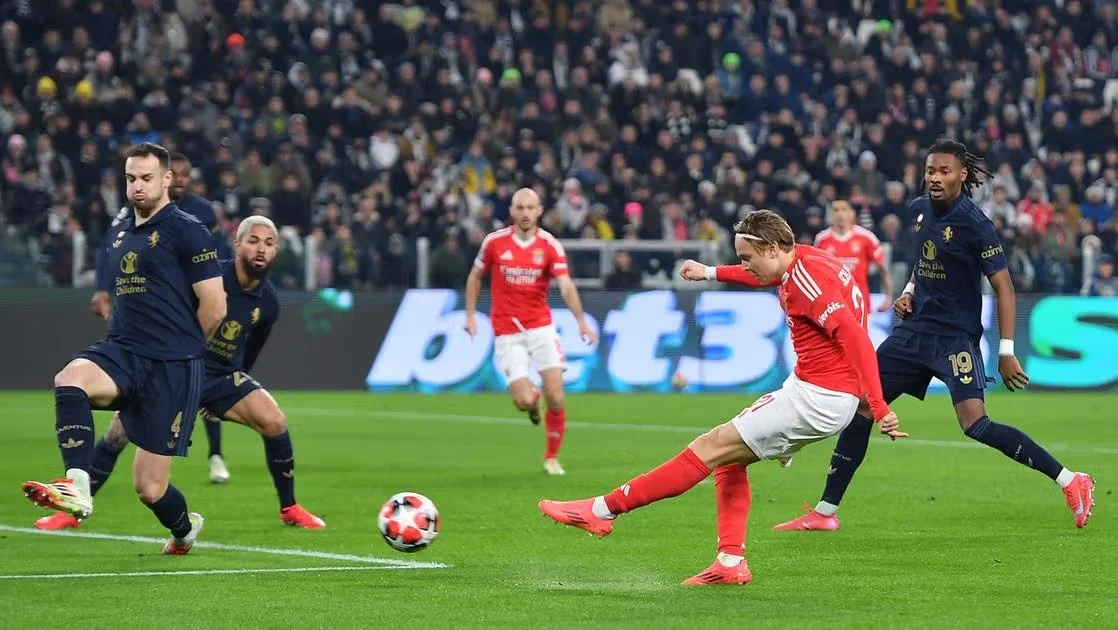 Juventus 0-2 Benfica: Benfica defeat Juve to secure Champions League play-offs spot