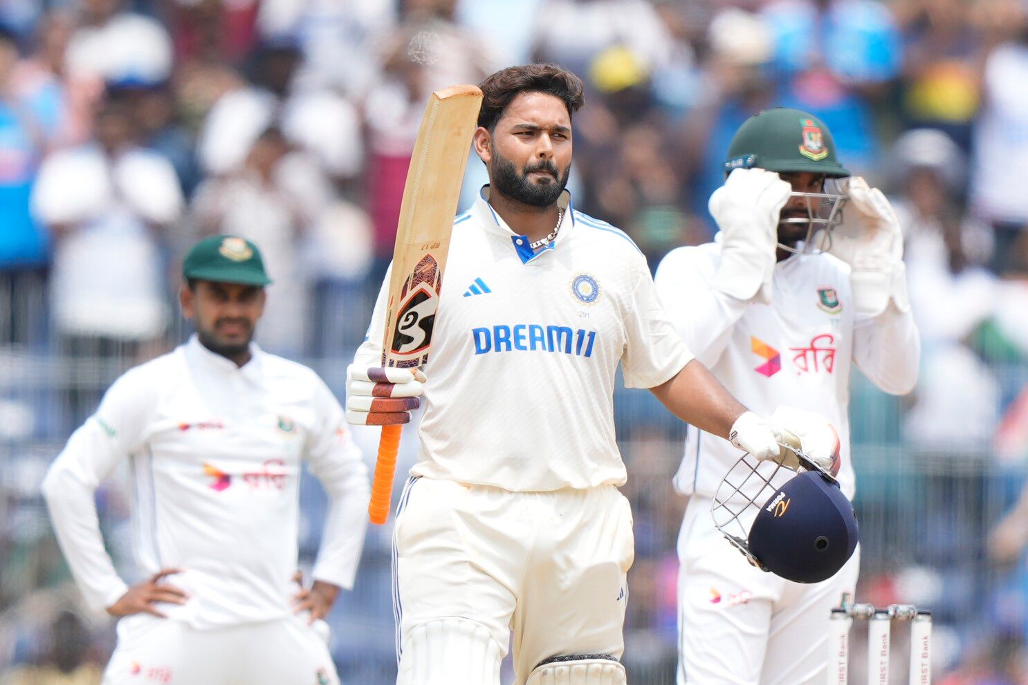 Verreynne Century Puts South Africa in Command Against Bangladesh