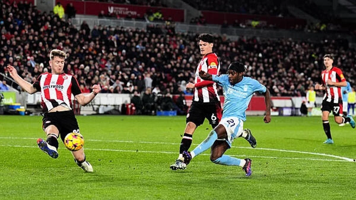 Brentford 0-2 Nottingham Forest: Forest hand Bees first home defeat of season to climb to third