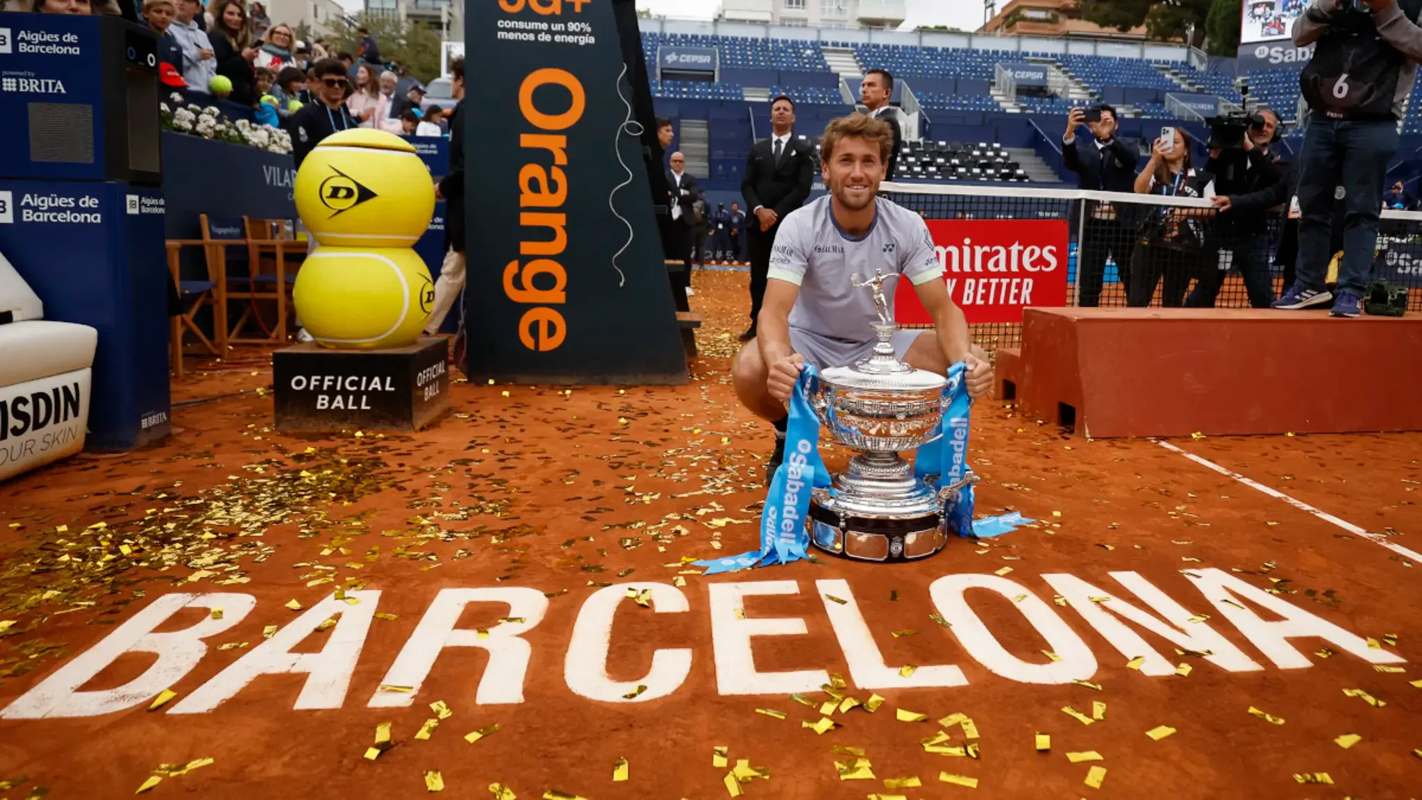 Casper Ruud defeats Stefanos Tsitsipas in straight sets to win Barcelona Open