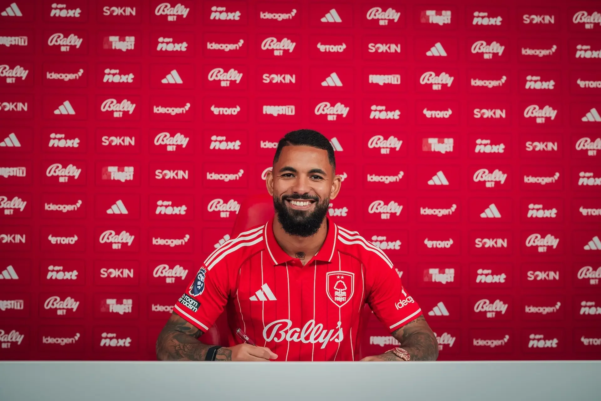 Nottingham Forest secure Douglas Luiz on loan from Juventus with permanent option