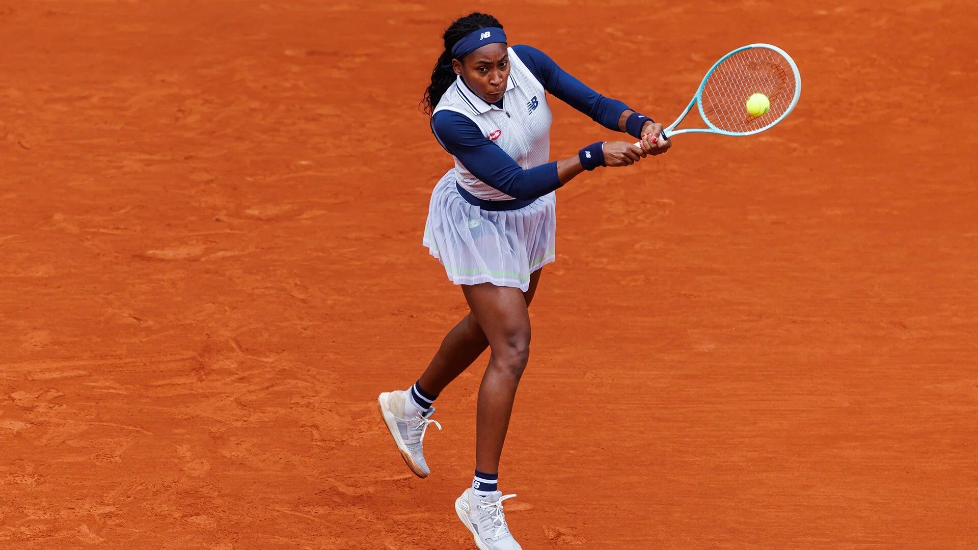 Gauff breezes past Cocciaretto into French Open quarters