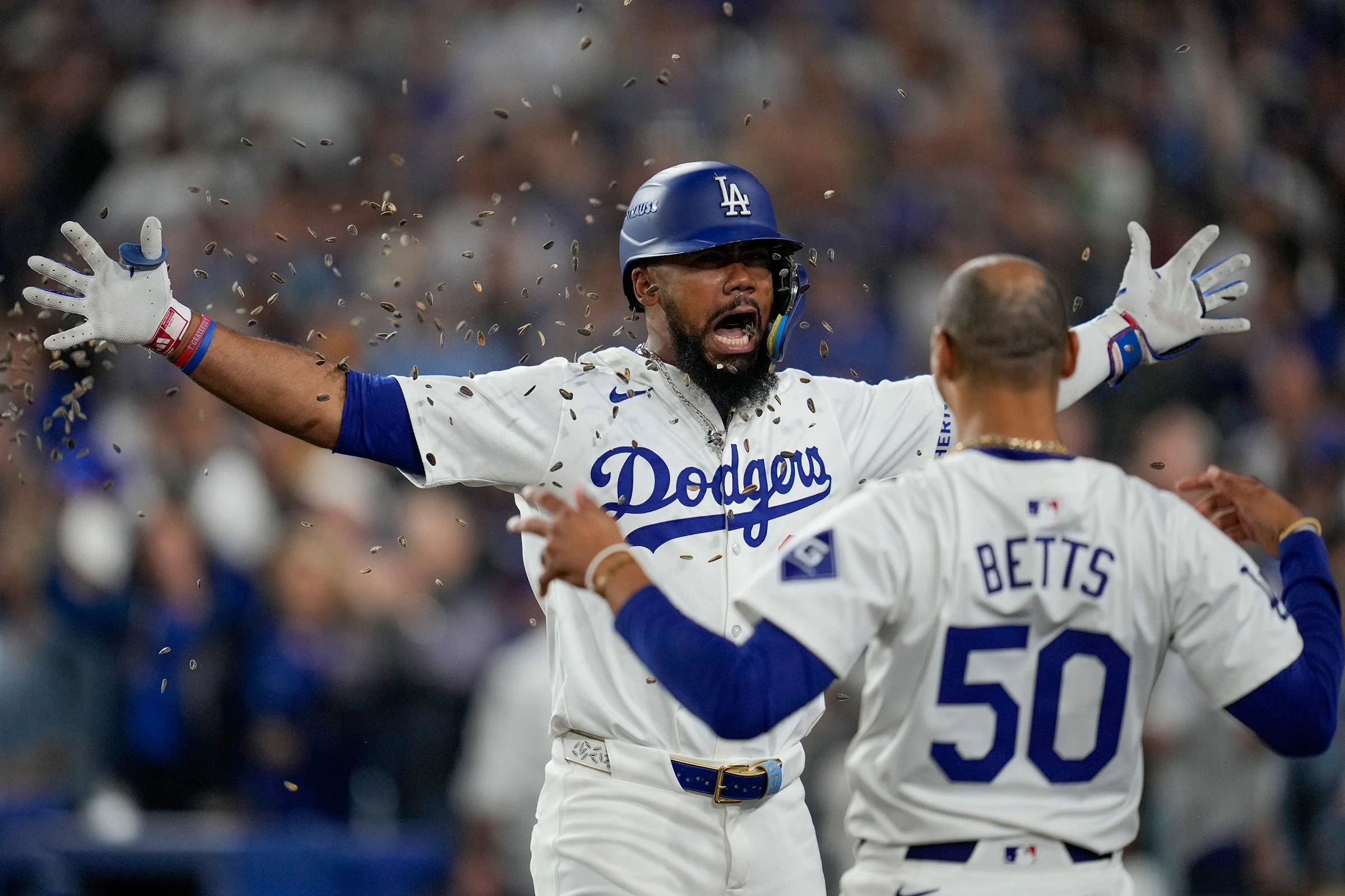 Dodgers dominate Mets to take the lead in the MLB playoff series