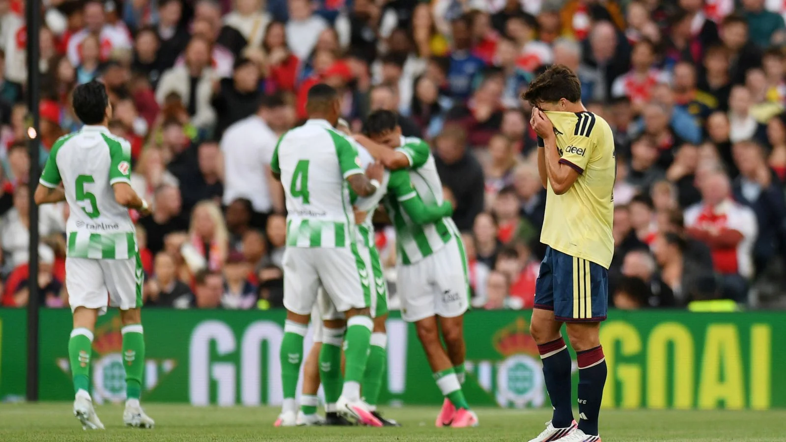 Arsenal Suffer First Pre-Season Defeat as Real Betis Punish Costly Errors in Dublin