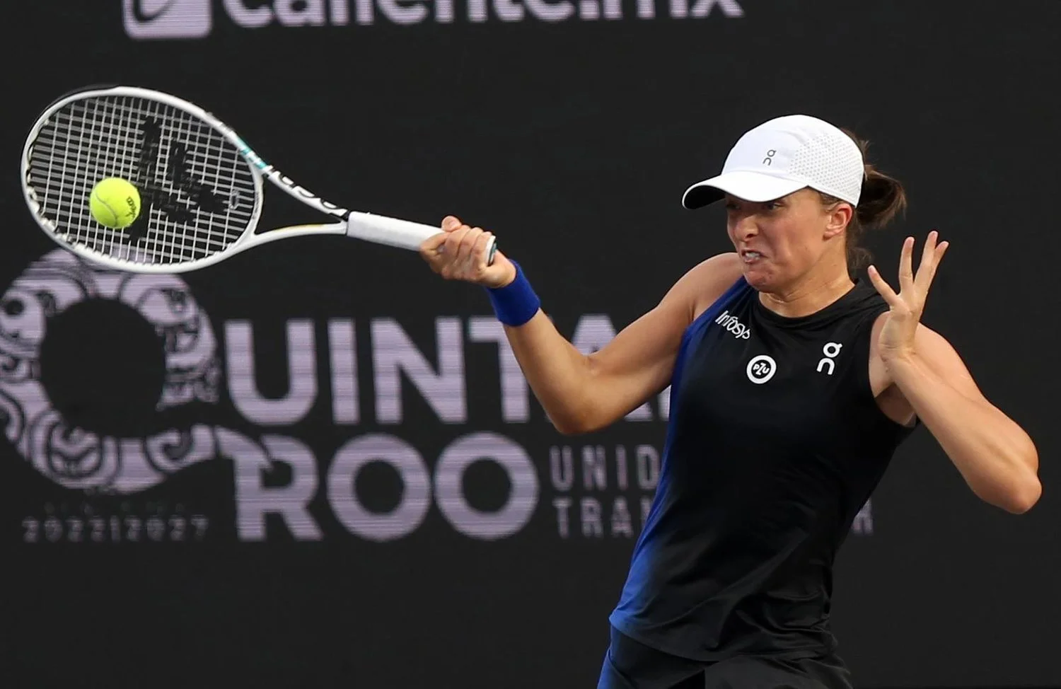 Iga Swiatek defeats Coco Gauff in straight sets to stay undefeated in the WTA Finals