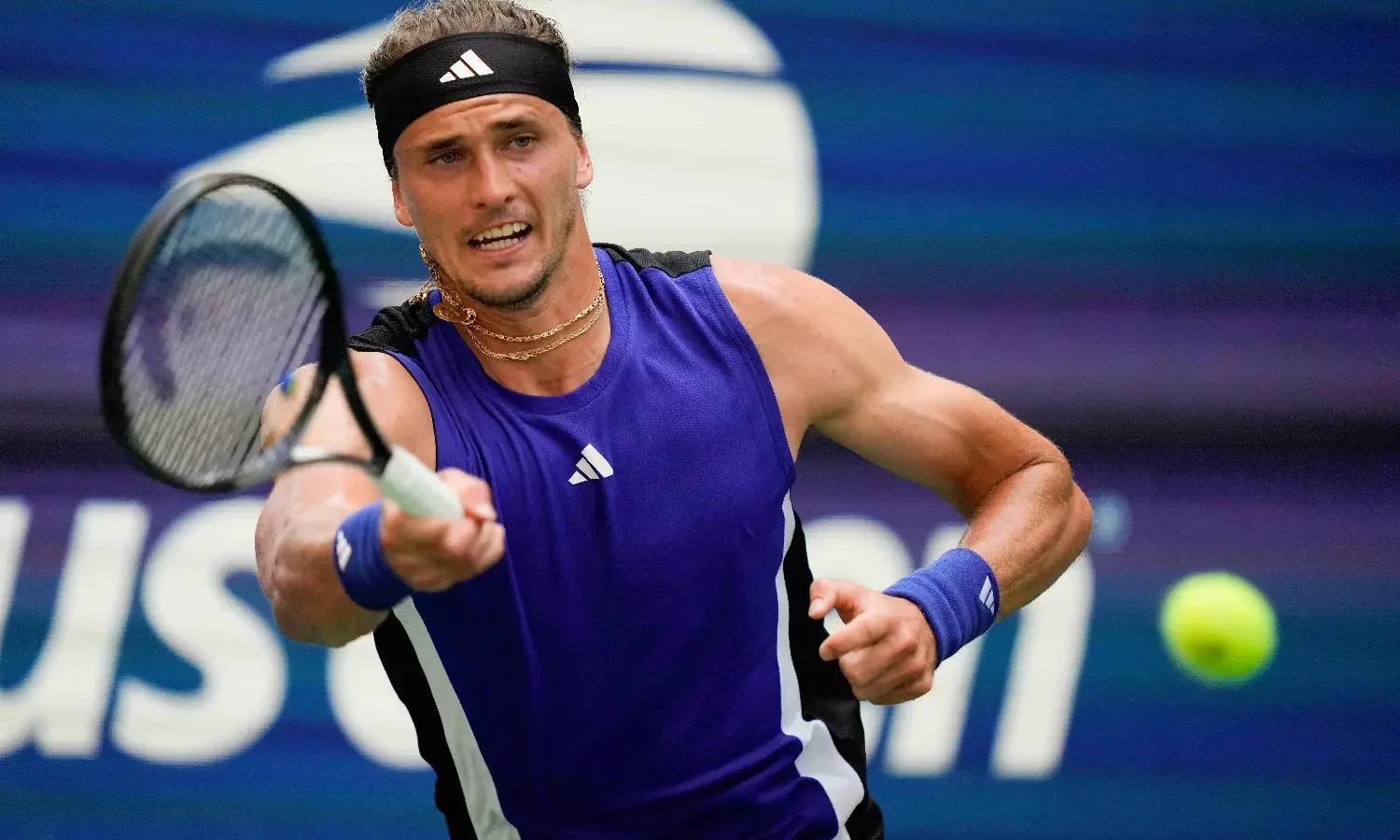 Zverev blasts past Muller to reach U.S. Open third round