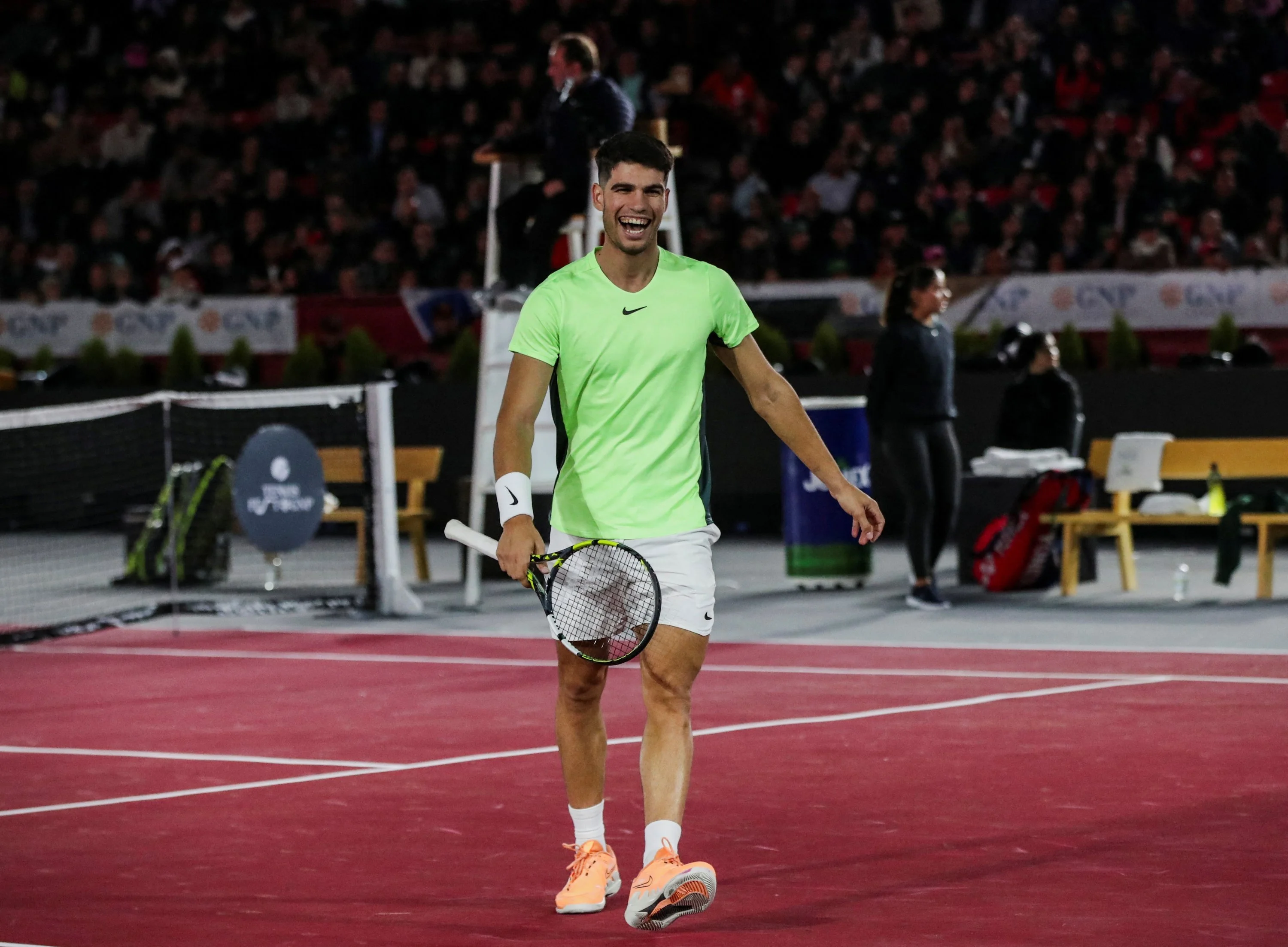 Alcaraz shines in Mexico City