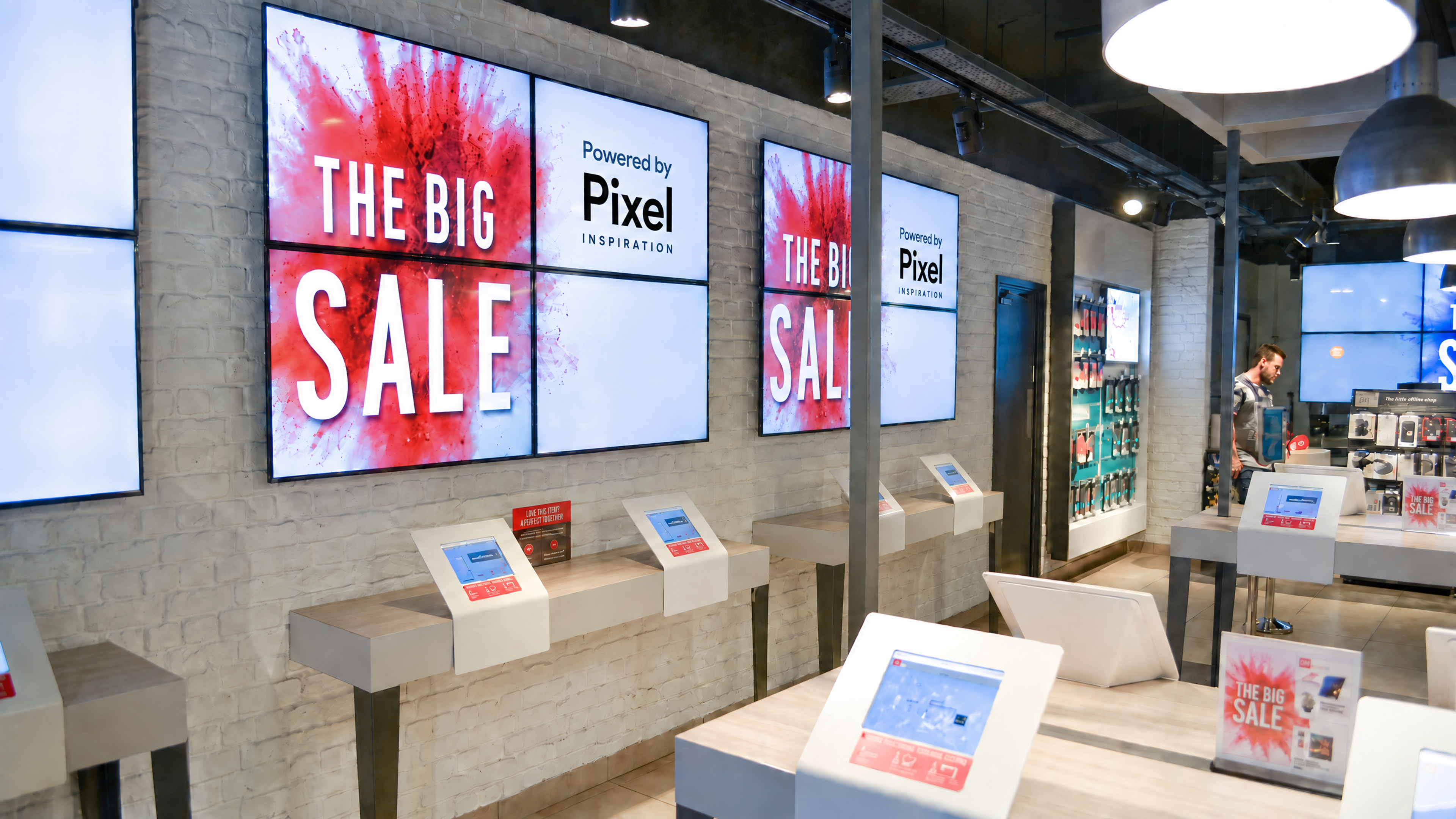Nowoczesny sklep detaliczny z dużym cyfrowym wyświetlaczem „THE BIG SALE” i interaktywnymi kioskami produktowymi.