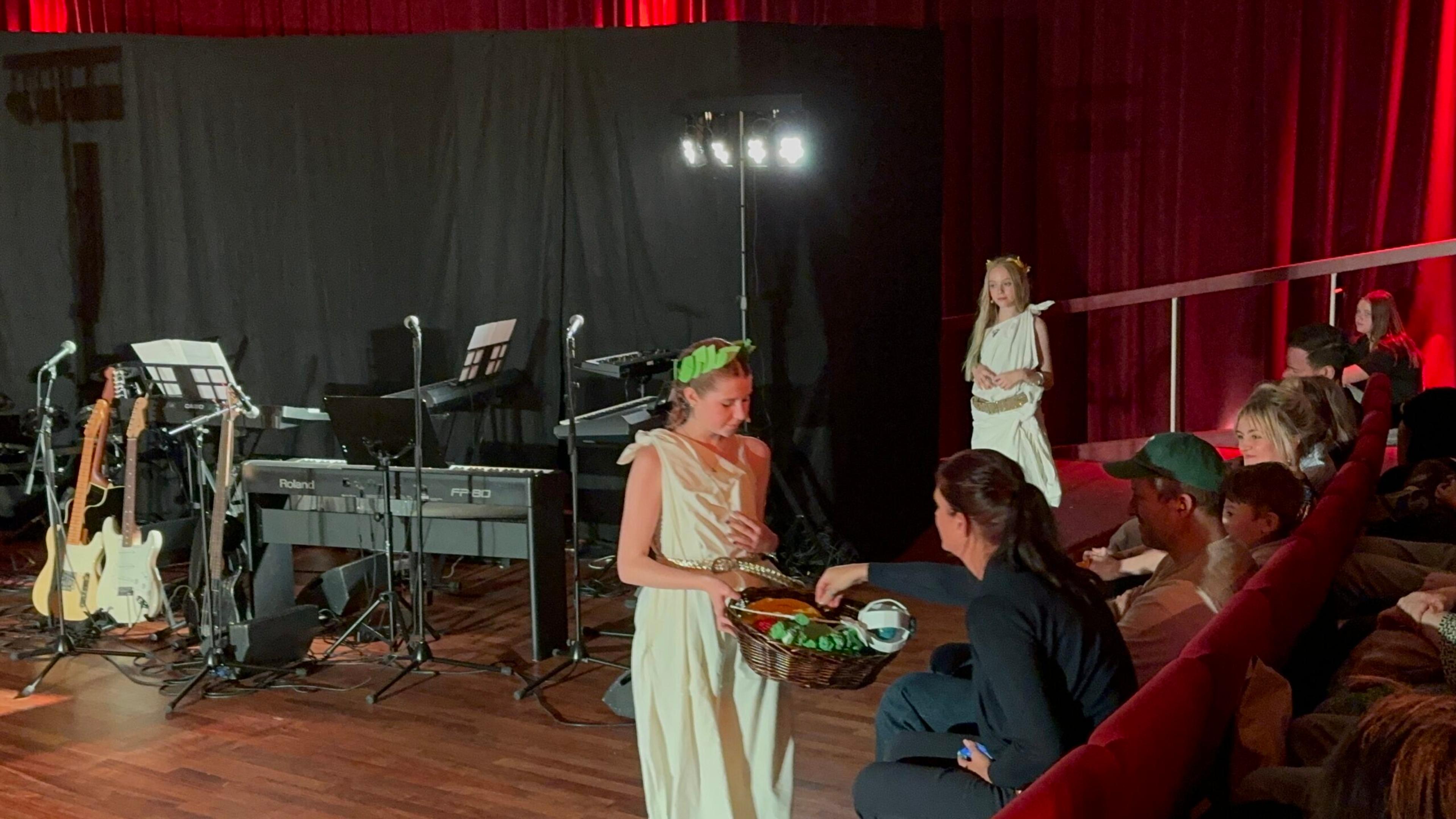 Teaterföreställning på Entréskolan