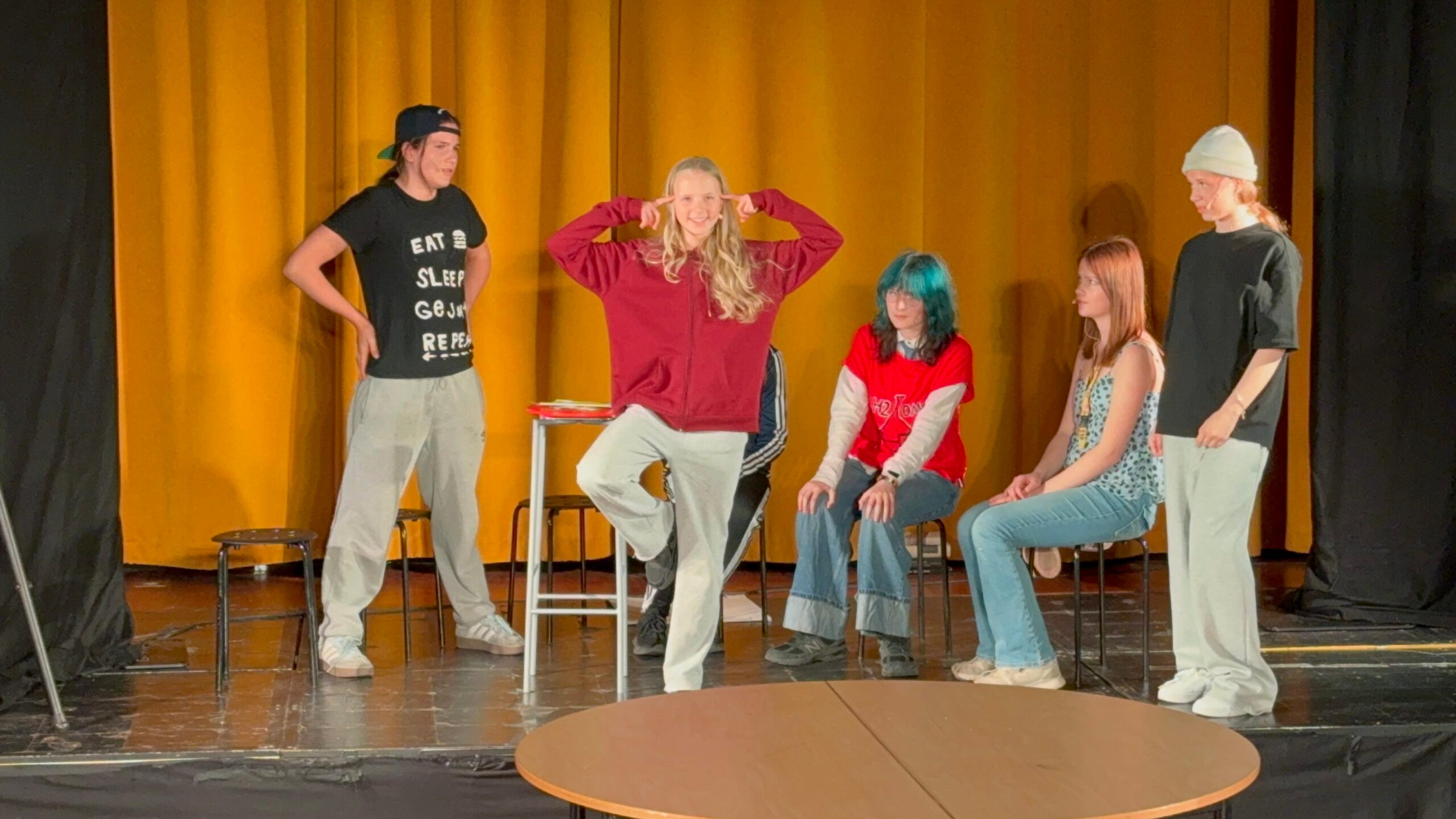 Teatergrupp på Entréskolan